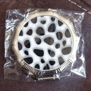 Makeup pocket mirror